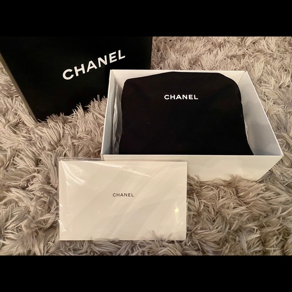 Like New! CHANEL Classic Perfect Edge Flap… - Picture 2 of 16